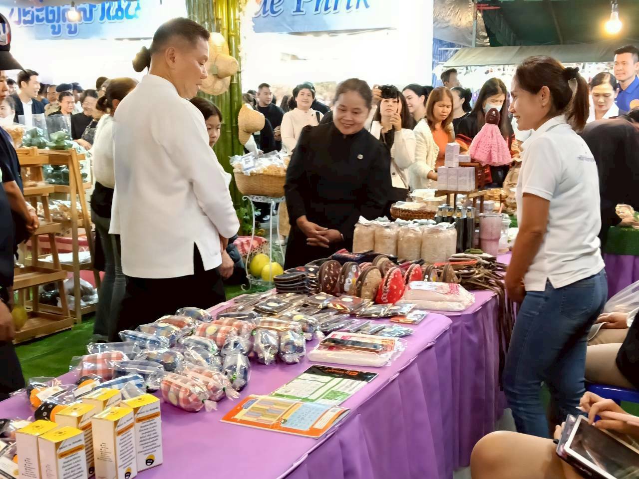 สำนักงานพัฒนาชุมชนอำเภอแม่เมาะ จังหวัดลำปาง : ร่วมพิธีเปิดงานฤดูหนาวและของดีนครลำปาง ประจำปี 2569