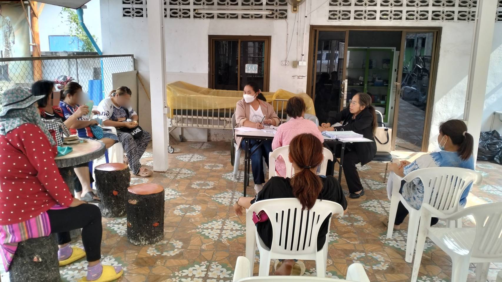 พช. เเม่เมาะ ลงพื้นที่ติดตามการดำเนินโครงการ กข.คจ.