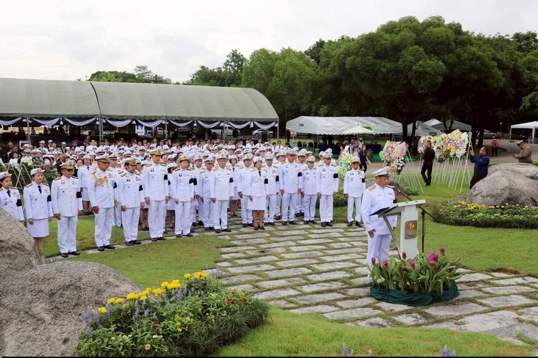 สพอ.แม่เมาะ ร่วมพิธีวางพวงมาลาถวายบังคมพระบรมราชานุสาวรีย์ พระบาทสมเด็จพระปกเกล้าเจ้าอยู่หัว รัชกาลที่ 7 เนื่องในวันคล้ายวันสวรรคต