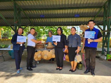 สำนักงานพัฒนาชุมชนอำเภอแม่เมาะ :ร่วมสนับสนุนการจำหน่ายสินค้า "ไทยช่วยไทย" ลดภาระค่าครองชีพ  ครั้งที่ 5